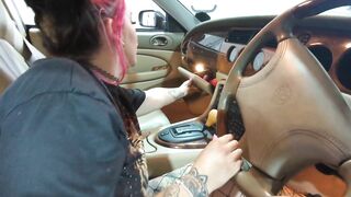 Mechanic Left His Shop And She Got Honry